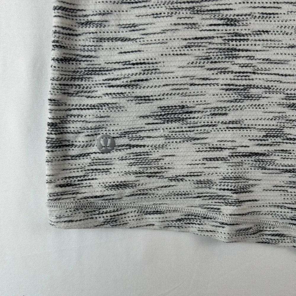Lululemon Athletica Space Dye Relaxed Fit Short Sleeve Top Size 8 White Black
